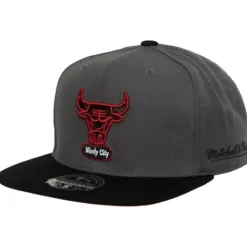 Born And Bred Fitted Hwc Chicago Bulls
