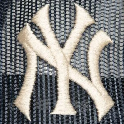 Circle Change Trucker Coop New York Yankees
