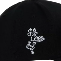 Hwc Slap Sticker Classic Red Milwaukee Bucks