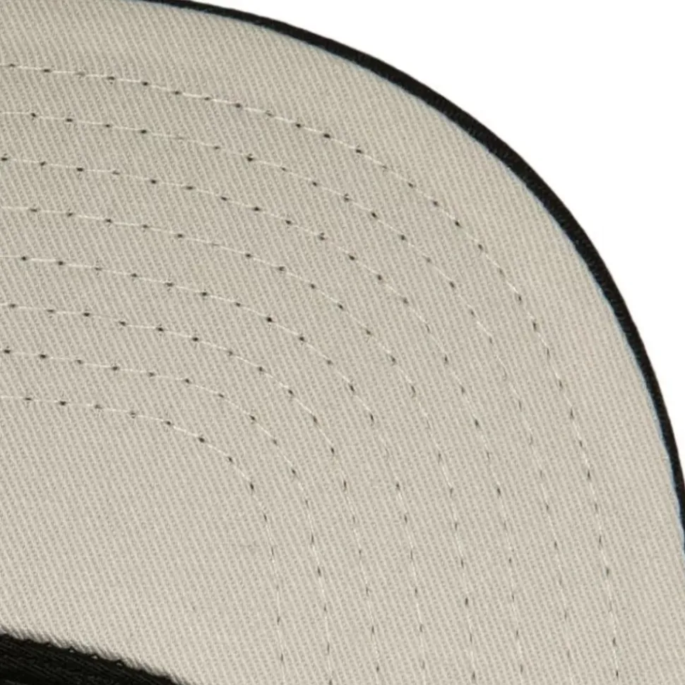 Side Patch Fitted Boston Bruins